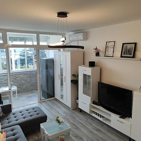 Apartment Zara With Garage Buitenkant foto